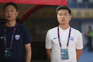Báo Sun: Công ty đại diện của Đằng Cáp Hách mời chào cầu thủ huấn luyện viên Mạn Liên, chọc giận một số đồng nghiệp